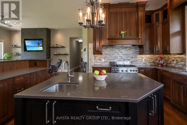 2422 BROADWAY AVE, Thunder Bay (Rosslyn Road), Ontario, P7K1K7