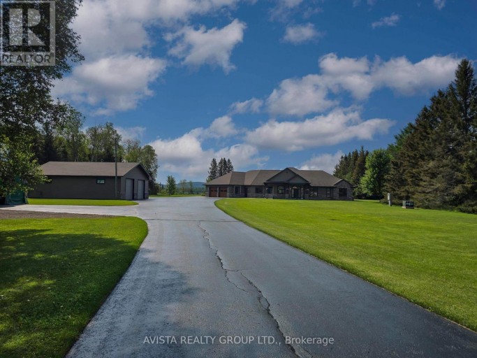 2422 BROADWAY AVE, Thunder Bay (Rosslyn Road), Ontario, P7K1K7