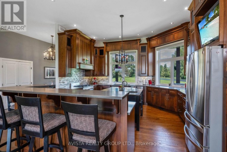 2422 BROADWAY AVE, Thunder Bay (Rosslyn Road), Ontario, P7K1K7
