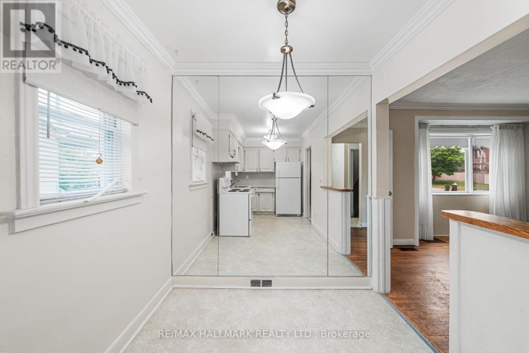 27 SUNRAY CRESCENT, Toronto (Downsview-Roding-CFB), Ontario, M3M2C4