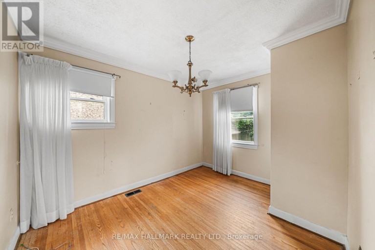 27 SUNRAY CRESCENT, Toronto (Downsview-Roding-CFB), Ontario, M3M2C4