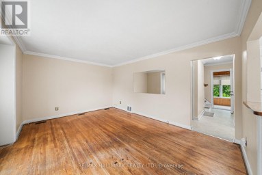 27 SUNRAY CRESCENT Toronto (Downsview-Roding-CFB) Ontario photo 3