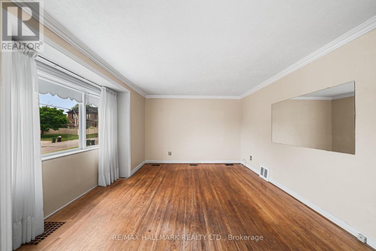 27 SUNRAY CRESCENT, Toronto (Downsview-Roding-CFB), Ontario, M3M2C4