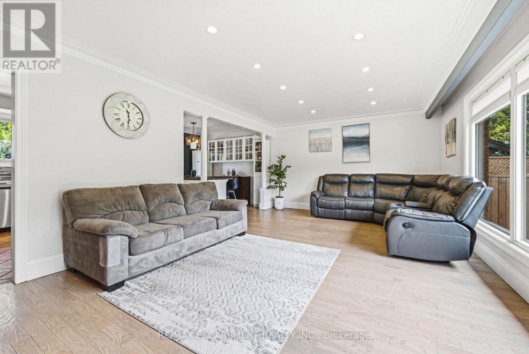 364 FENNELL AVENUE W, Hamilton (Buchanan), Ontario, L9C1G4