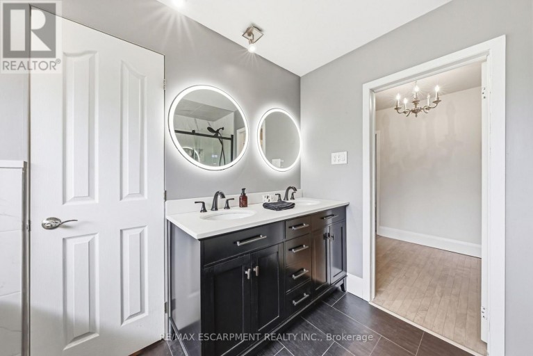 364 FENNELL AVENUE W, Hamilton (Buchanan), Ontario, L9C1G4