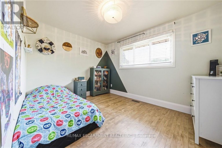 364 FENNELL AVENUE W, Hamilton (Buchanan), Ontario, L9C1G4
