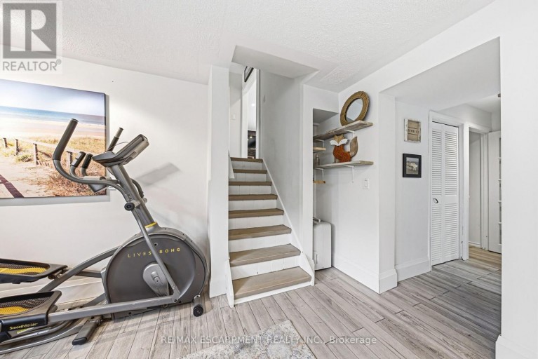 364 FENNELL AVENUE W, Hamilton (Buchanan), Ontario, L9C1G4