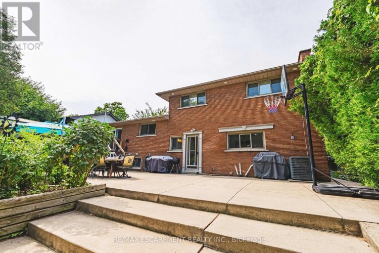 364 FENNELL AVENUE W, Hamilton (Buchanan), Ontario, L9C1G4