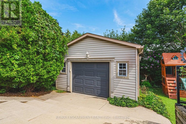 364 FENNELL AVENUE W, Hamilton (Buchanan), Ontario, L9C1G4