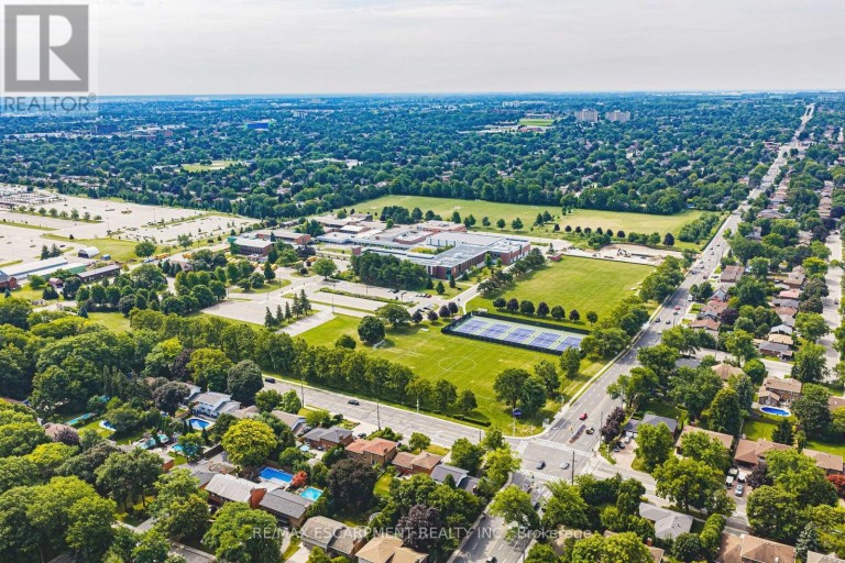 364 FENNELL AVENUE W, Hamilton (Buchanan), Ontario, L9C1G4