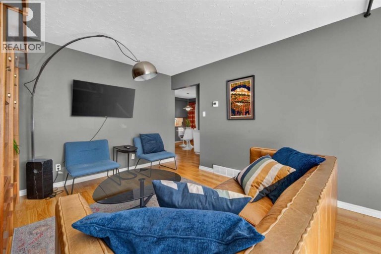 14 Rosetree Crescent NW, Calgary, Alberta, T2K1M9