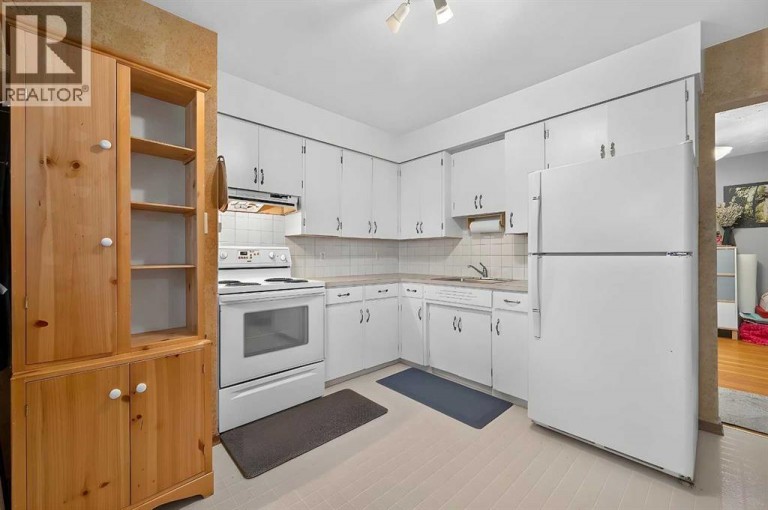 14 Rosetree Crescent NW, Calgary, Alberta, T2K1M9