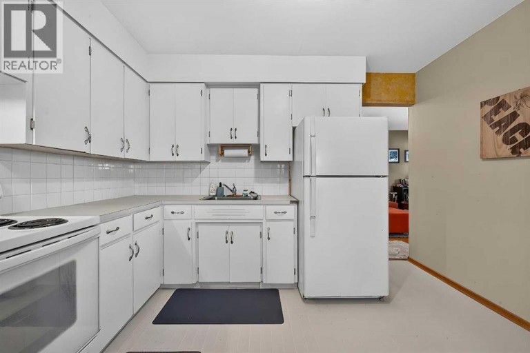 14 Rosetree Crescent NW, Calgary, Alberta, T2K1M9