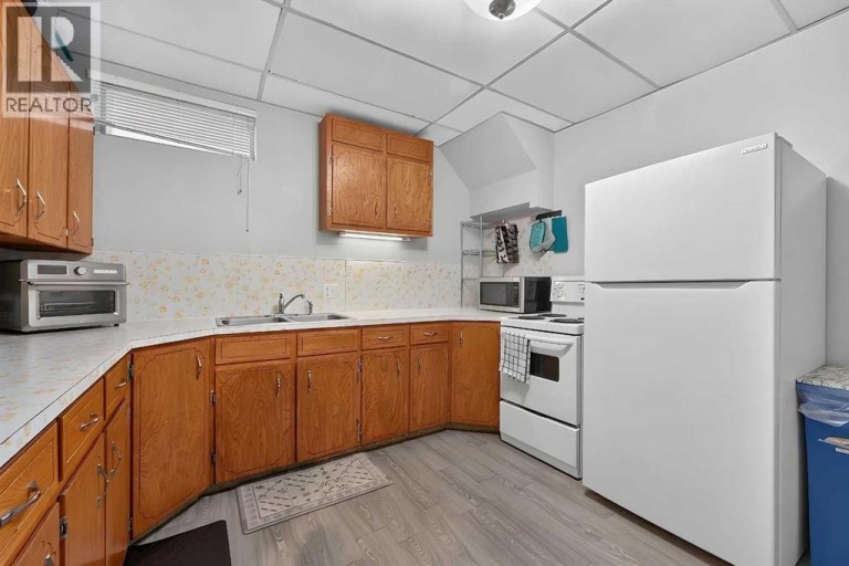 14 Rosetree Crescent NW, Calgary, Alberta, T2K1M9