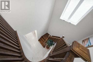 109 LONGBOAT RUN Brantford Ontario photo 21