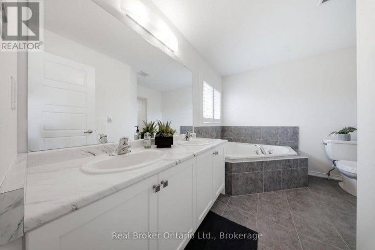 109 LONGBOAT RUN, Brantford, Ontario, N3T0R8