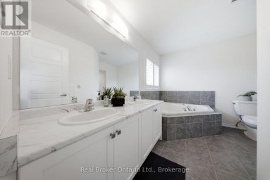 109 LONGBOAT RUN Brantford Ontario photo 32