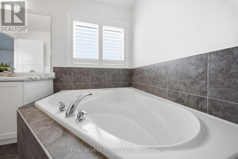 109 LONGBOAT RUN, Brantford, Ontario, N3T0R8