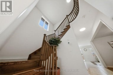 109 LONGBOAT RUN Brantford Ontario photo 4