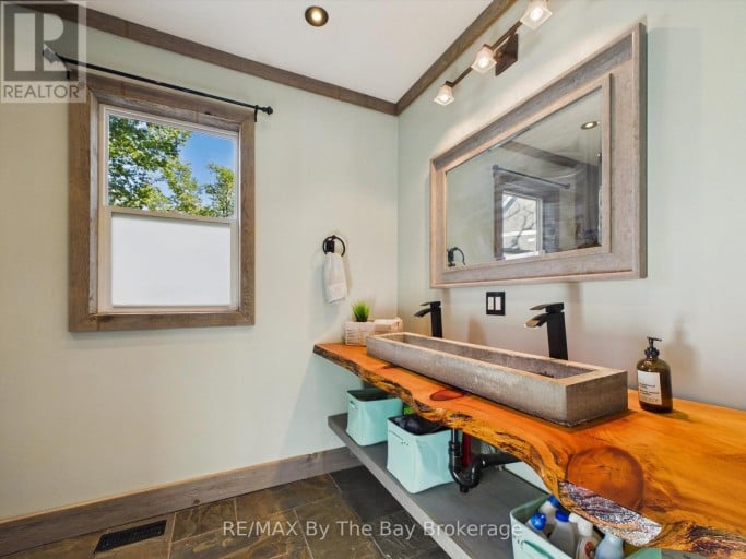 2056 RIVER ROAD W, Wasaga Beach, Ontario, L9Z2W1