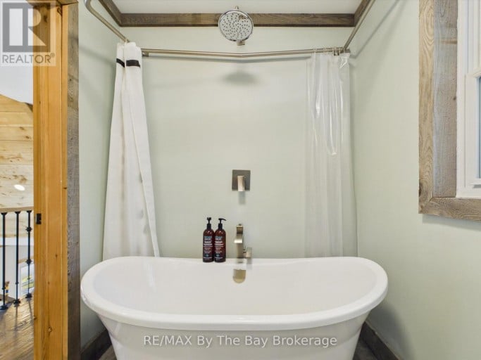 2056 RIVER ROAD W, Wasaga Beach, Ontario, L9Z2W1