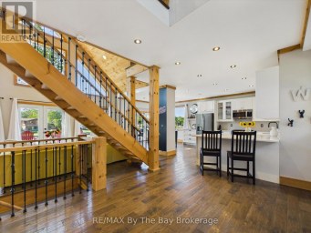 2056 RIVER ROAD W Wasaga Beach Ontario photo 7