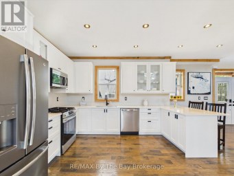 2056 RIVER ROAD W Wasaga Beach Ontario photo 9