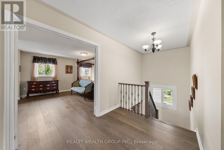 32 REYNOLDS LANE, Barrie (Edgehill Drive), Ontario, L4N0P9