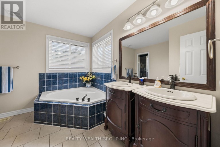 32 REYNOLDS LANE, Barrie (Edgehill Drive), Ontario, L4N0P9
