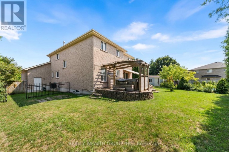 32 REYNOLDS LANE, Barrie (Edgehill Drive), Ontario, L4N0P9