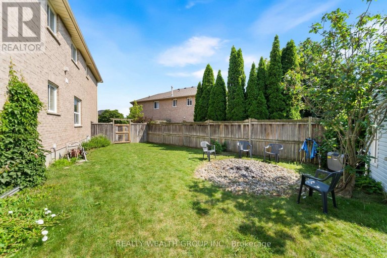 32 REYNOLDS LANE, Barrie (Edgehill Drive), Ontario, L4N0P9