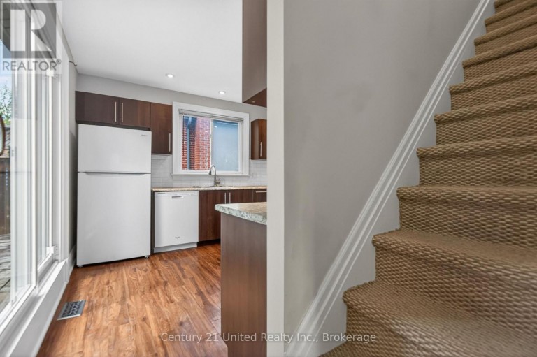 810 BYRON STREET S, Whitby (Downtown Whitby), Ontario, L1N4R8