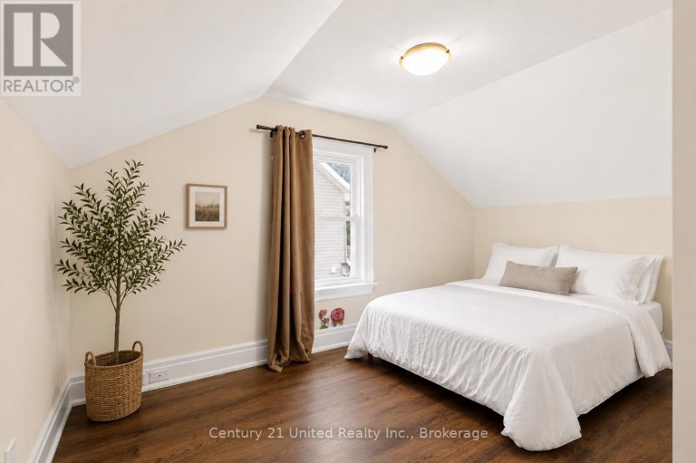 810 BYRON STREET S, Whitby (Downtown Whitby), Ontario, L1N4R8