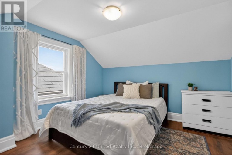810 BYRON STREET S, Whitby (Downtown Whitby), Ontario, L1N4R8
