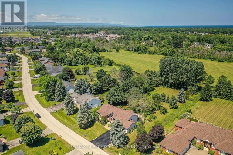 22 LAMONT CREEK DRIVE, Wasaga Beach, Ontario, L9Z1J9