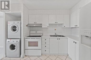 906 - 5 SAN ROMANOWAY Toronto (Black Creek) Ontario photo 12