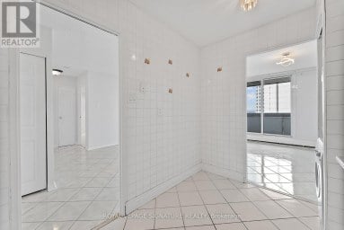 906 - 5 SAN ROMANOWAY Toronto (Black Creek) Ontario photo 13