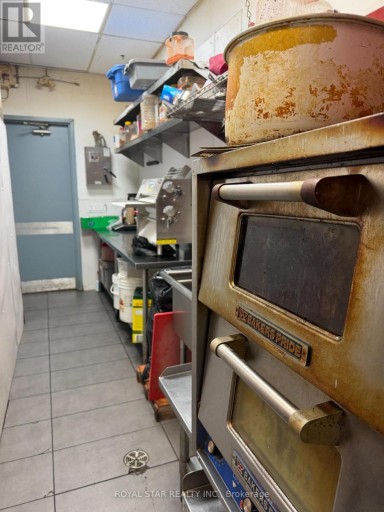 987 BAY STREET, Toronto (Bay Street Corridor), Ontario, M5S3C4