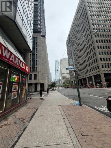 987 BAY STREET, Toronto (Bay Street Corridor), Ontario, M5S3C4