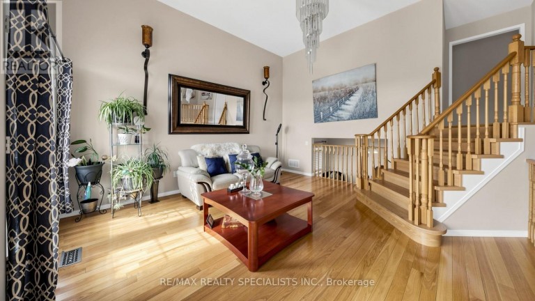 193 QUEEN MARY DRIVE, Brampton (Fletcher's Meadow), Ontario, L7A1Y3