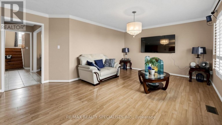 193 QUEEN MARY DRIVE, Brampton (Fletcher's Meadow), Ontario, L7A1Y3