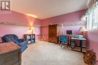 8 - 19 WREN COURT Tillsonburg Ontario photo 15