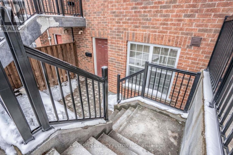 101 - 45 STRANGFORD LANE, Toronto (Clairlea-Birchmount), Ontario, M1L0E5
