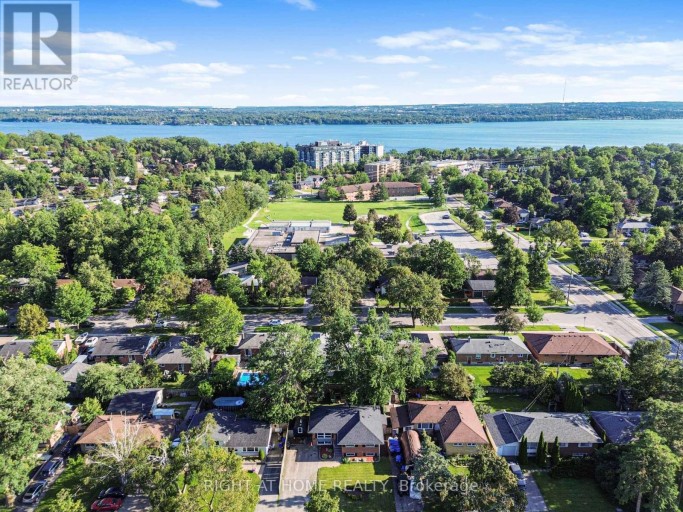 201 STEEL STREET, Barrie (Codrington), Ontario, L4M2G8