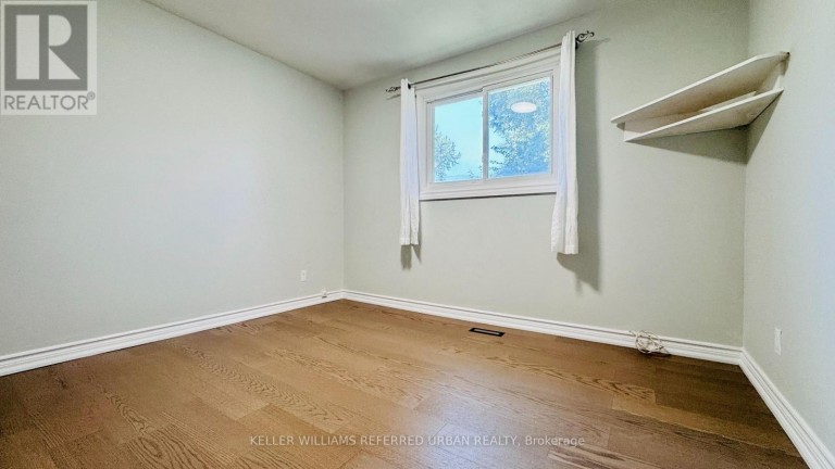 2255 URWIN CRESCENT, Oakville (WO West), Ontario, L6L2T3