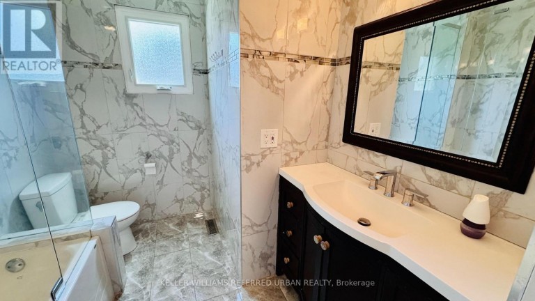 2255 URWIN CRESCENT, Oakville (WO West), Ontario, L6L2T3