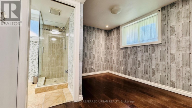2255 URWIN CRESCENT, Oakville (WO West), Ontario, L6L2T3