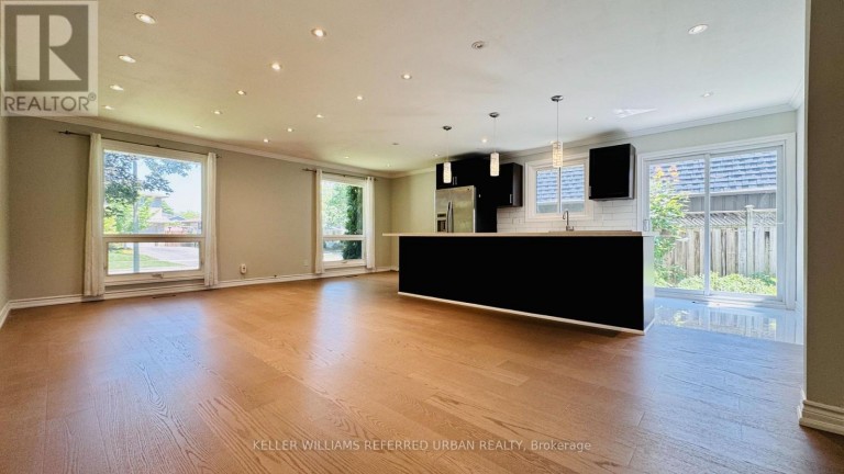 2255 URWIN CRESCENT, Oakville (WO West), Ontario, L6L2T3