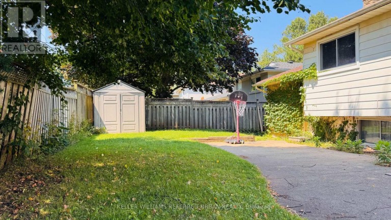 2255 URWIN CRESCENT, Oakville (WO West), Ontario, L6L2T3