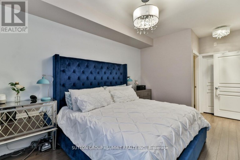 124 - 128 GARDEN DRIVE, Oakville (CO Central), Ontario, L6K2W5